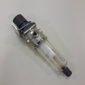 Compressed air pressure regulator w/filter